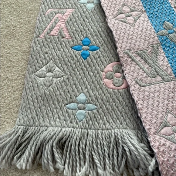 Louis Vuitton Logomania Scarf